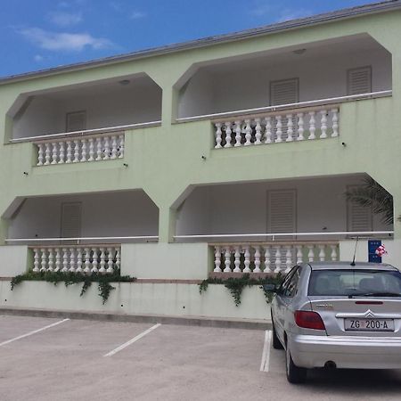 Apartments Svekric Novalja Ngoại thất bức ảnh