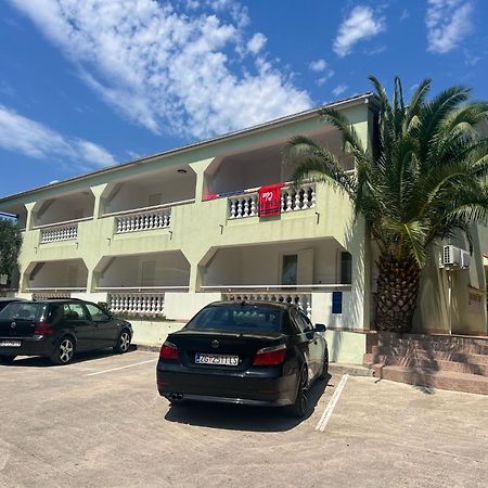 Apartments Svekric Novalja Ngoại thất bức ảnh
